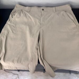 Columbia Omni-Shield Men’s 40 Waist 12” Inseam Hiking Cargo Shorts Tan Stretch